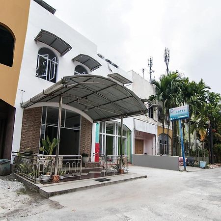 Oyo 90897 Hotel Sepupu Satria Pekanbaru Eksteriør billede