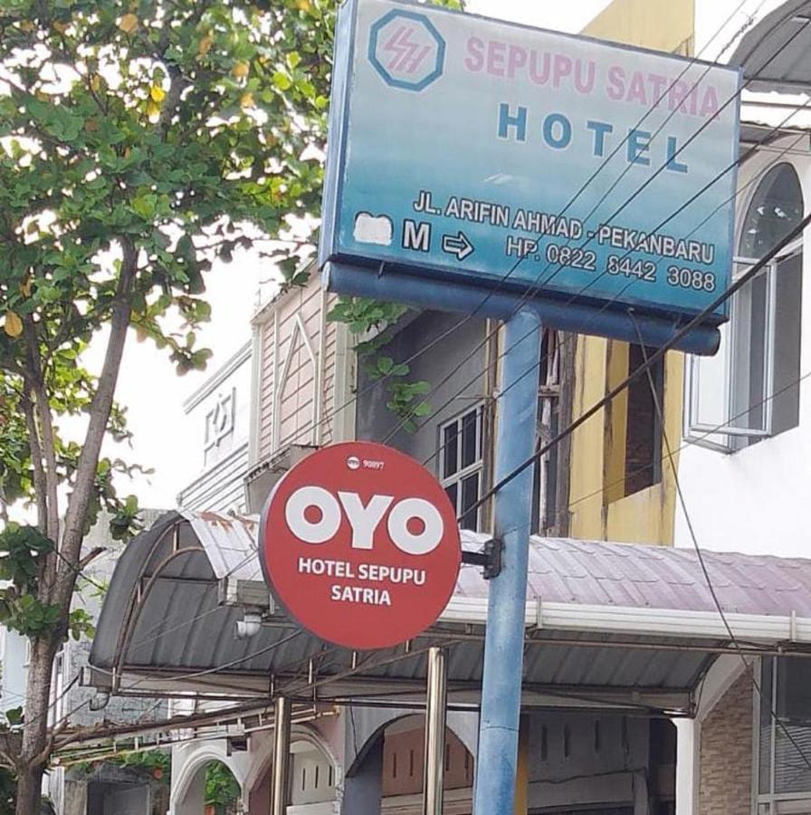 Oyo 90897 Hotel Sepupu Satria Pekanbaru Eksteriør billede